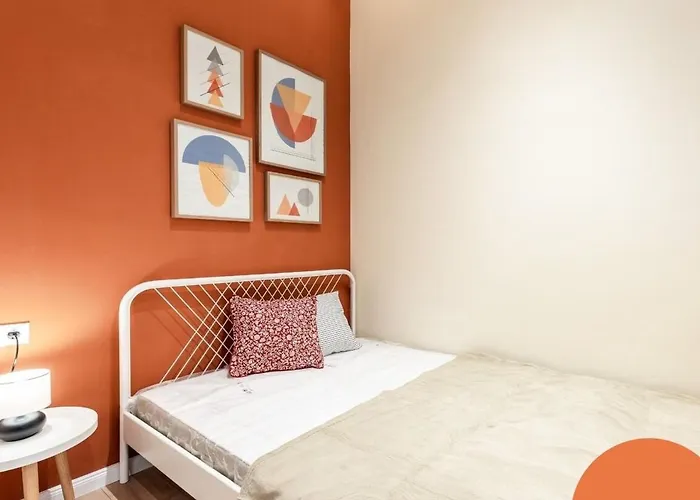 Cute In Akacfa St, Moon Daire